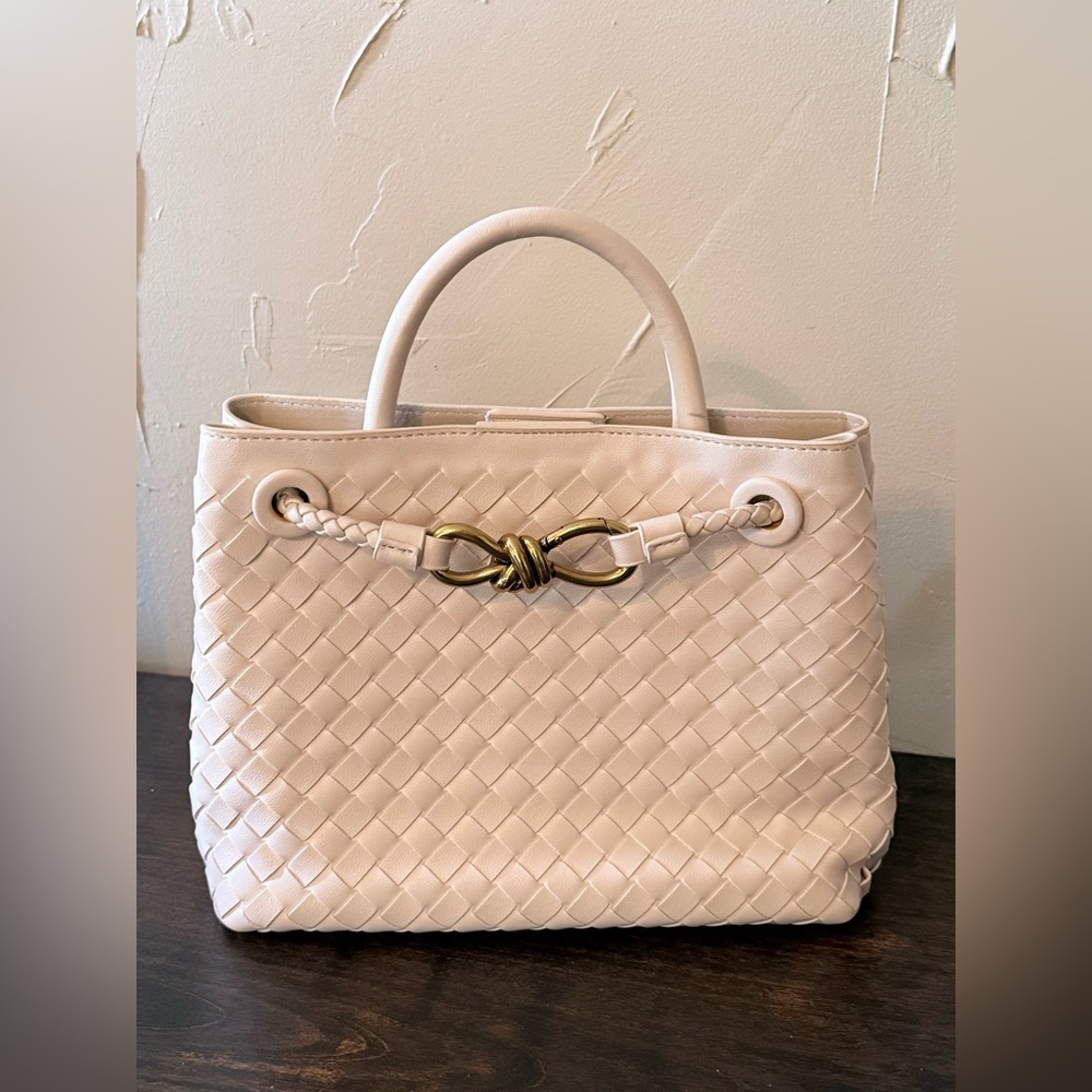 White crossbody bag